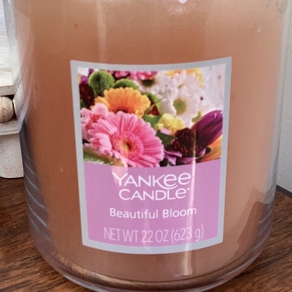 Yankee Candle Other - Yankee candle, beautiful bloom scented candle, never used, 22 ounce candle